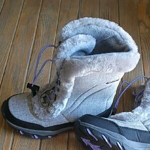 Gray and Black Insulated Winter Boots with Faux Fur